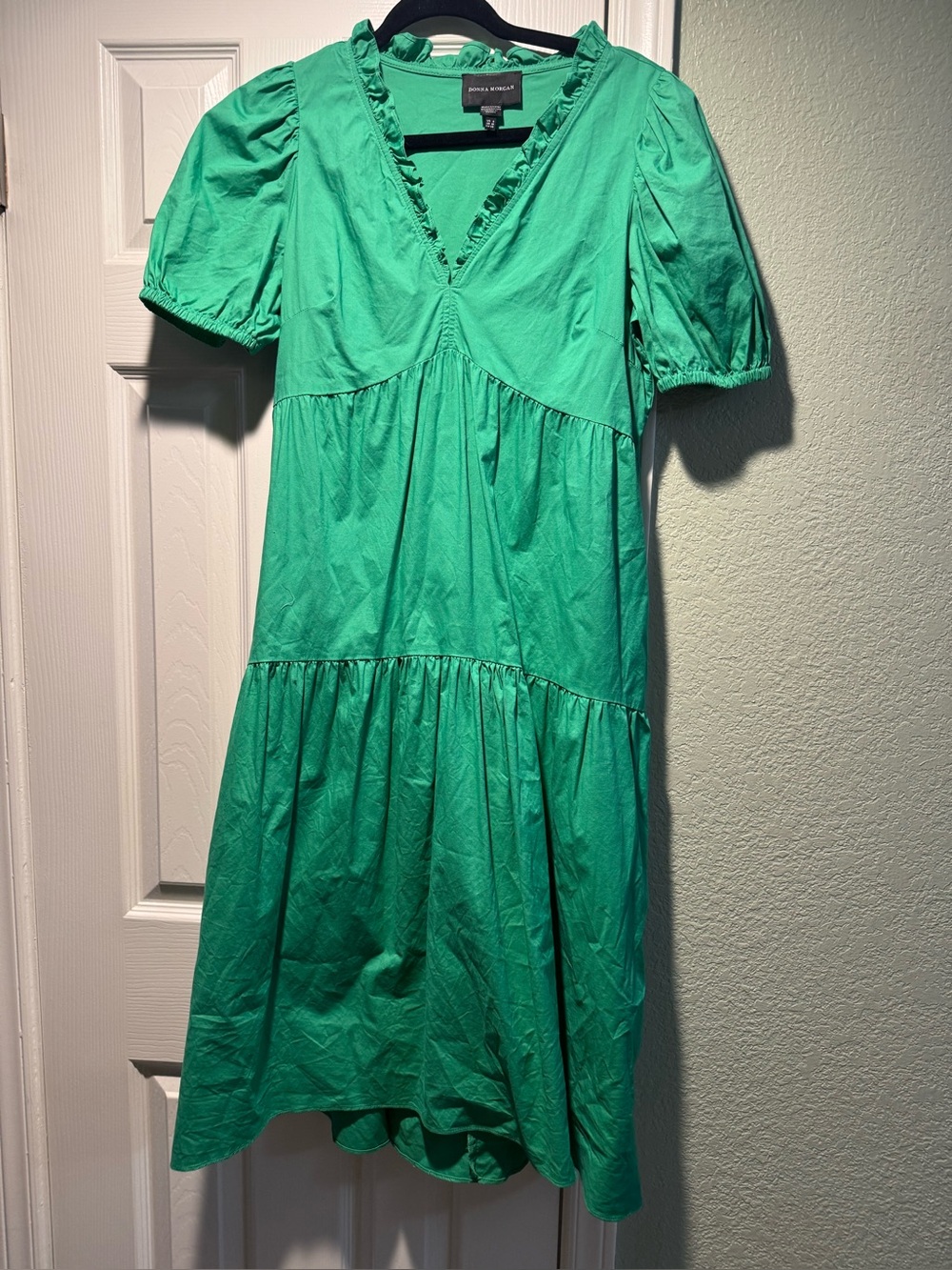Donna Morgan Green Puff-Sleeve Tiered V-Neck Dress